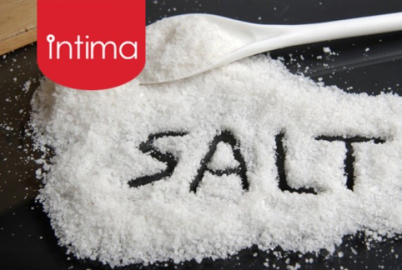 Sai lầm khi vệ sinh vùng kín bằng nước muối